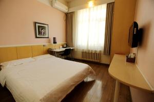 TV a/nebo společenská místnost v ubytování Beijing Sicily Hotel