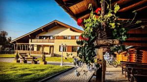 O grădină în afara Niro Residence