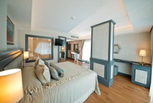 Ein Bett oder Betten in einem Zimmer der Unterkunft Prime Boutique Hotel