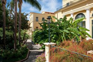 a street light in front of a building with palm trees at Imperial Hotel Tramontano in Sorrento