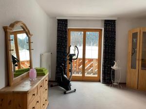 Fitness centrum a/nebo fitness zařízení v ubytování Chalet Villa Alpen Lodge
