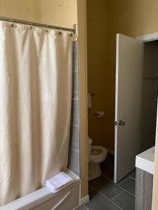 Vannituba majutusasutuses Gîte Le Roupillon en Beauce