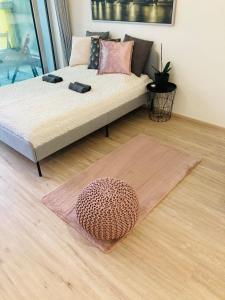 Postel nebo postele na pokoji v ubytování Apartement Blanc Harfa design