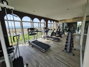 Fitness centrum a/nebo fitness zařízení v ubytování AMARA Pool Villa at Boulevard Tuscany Cha Am - Hua Hin