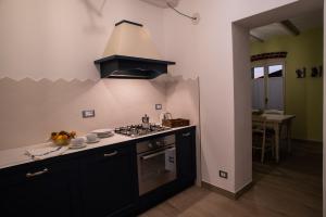 A kitchen or kitchenette at Acini e Rose