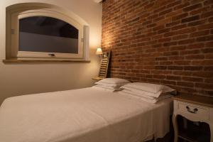 A bed or beds in a room at Acini e Rose
