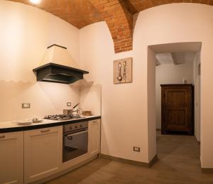 A kitchen or kitchenette at Acini e Rose
