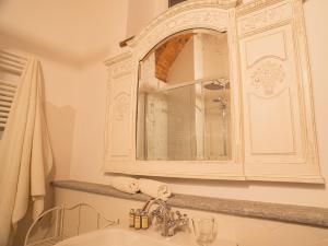 A bathroom at Acini e Rose