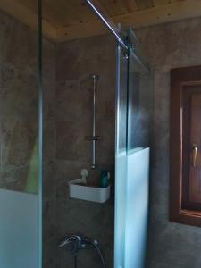 Ein Badezimmer in der Unterkunft Zlatar Luxury Chalet - TRACE OF NATURE 2214