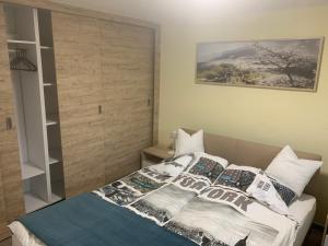 Posteľ alebo postele v izbe v ubytovaní Balaton Wellness Tom Cat nyaraló 1 wellness és 1 gyermekbarát apartmannal