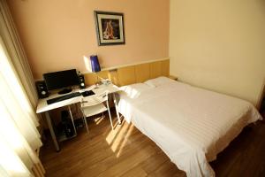 TV a/nebo společenská místnost v ubytování Beijing Sicily Hotel