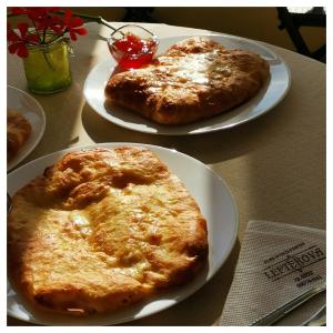 Afbeelding uit fotogalerij van Guest House & Bistro Lefterova in Kotel