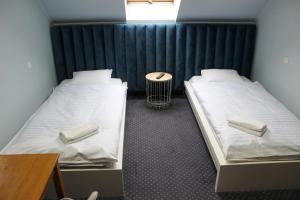 Łóżko lub łóżka w pokoju w obiekcie Stary Zajazd