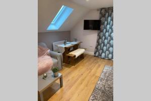 Imagen de la galería de Prospect Perch - Studio Apartment, Wells, en Wells