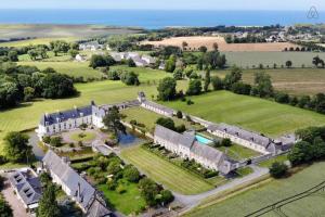 an aerial view of a mansion with a large yard at Appartement lumineux et cosy avec jardin vue sur chateau près Port en Bessin, Bayeux et Omaha Beach in Commes