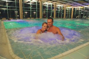 Gäste, die in der Unterkunft FeWo im Grünen mit Terrasse und Garten - gratis Therme übernachten
