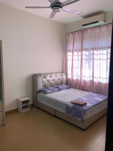 Katil atau katil-katil dalam bilik di VillaParadise Homestay