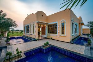 Anand Bagh Resort & Spa by Ananta内部或周边的泳池