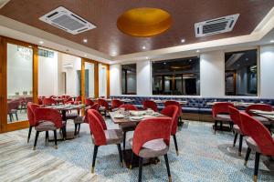 Anand Bagh Resort & Spa by Ananta餐厅或其他用餐的地方