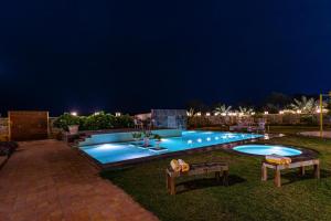 Anand Bagh Resort & Spa by Ananta内部或周边的泳池