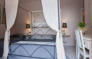 Postel nebo postele na pokoji v ubytování Hotel Monti