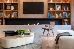 TV a/nebo společenská místnost v ubytování Amarilia Hotel