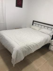 Łóżko lub łóżka w pokoju w obiekcie Apartamento vacacional