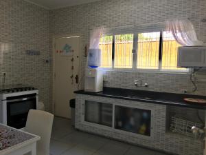 Kuchyň nebo kuchyňský kout v ubytování Casa Itanhaém - Prainha
