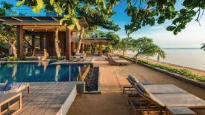 Bazén v ubytování Maya Sanur Resort & Spa nebo v jeho okolí