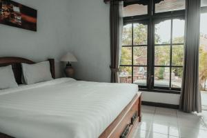 Voodi või voodid majutusasutuse Sekar Arum Riverside Resort in Canggu toas