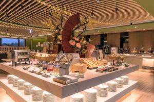 Makanan di atau di tempat lain dekat hotel