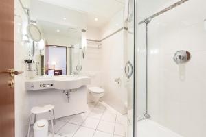 Koupelna v ubytování Hotel Oranien Wiesbaden