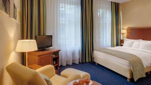 Postel nebo postele na pokoji v ubytování Hotel Oranien Wiesbaden