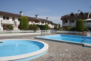 Bazén v ubytování Residence Equilio Family Apartments nebo v jeho okolí
