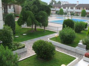 Bazén v ubytování Residence Equilio Family Apartments nebo v jeho okolí