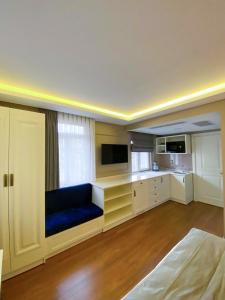 Televisyen dan/atau pusat hiburan di Ozkaya Apartments Galata