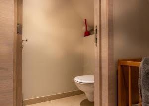 a bathroom with a toilet and a red candle at "Ter Ename n°2" in Oudenaarde