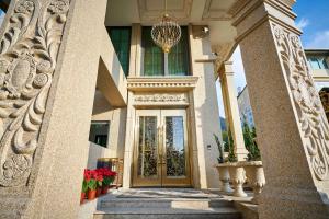 Sun Moon Lake Queen Castle Hotel 日月潭皇后古堡飯店的门面或入口