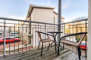 GuestReady - Cosy Apartment with Balcony near Calton Hill