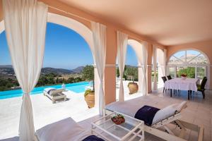 The swimming pool at or close to Villa Casa Del Sol Syros