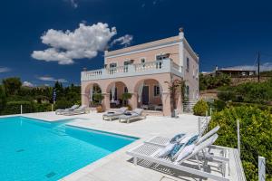 an image of a villa with a swimming pool at Villa Casa Del Sol Syros in Parakopí
