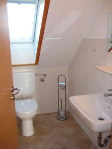 ห้องน้ำของ Ferienwohnung Wehrend 9064 - Fehmarn