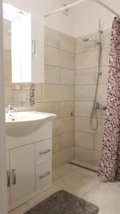 Vonios kambarys apgyvendinimo įstaigoje Hamo Apartments & Soba