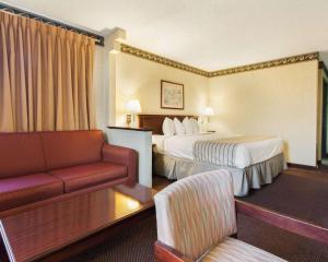 Posezení v ubytování Econo Lodge Inn & Suites