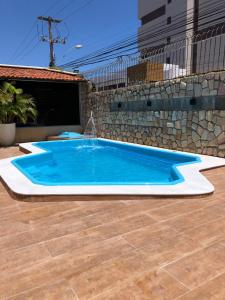 A piscina localizada em Hotel Des Basques ou nos arredores