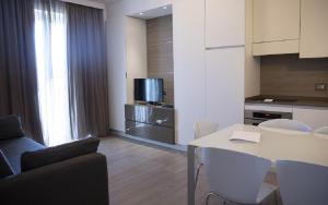 Kuchyň nebo kuchyňský kout v ubytování Smeraldo Suites & Spa