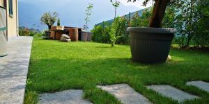 Zahrada ubytování Magic Garden with Jacuzzi-Pool and Luxury Lake Como view