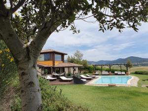 a villa with a swimming pool in a yard at Casale Poggio Nebbia in Tarquinia