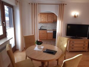 Kuchyňa alebo kuchynka v ubytovaní Landhaus Klausnerhof Hotel Garni