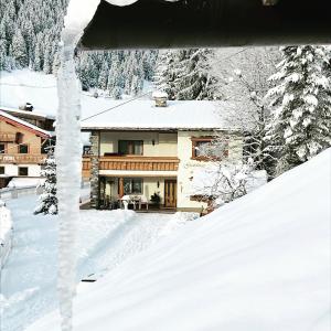 Gästehaus Lukasser v zime